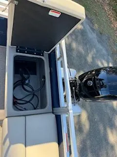 Slide: The Image of Sun Tracker Fishin' Barge 22 DLX 2025 - 81