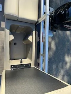 Slide: The Image of Sun Tracker Fishin' Barge 22 DLX 2025 - 82