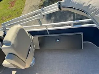 Slide: The Image of Sun Tracker Fishin' Barge 22 DLX 2025 - 86