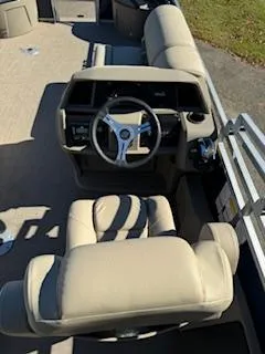 Slide: The Image of Sun Tracker Fishin' Barge 22 DLX 2025 - 88