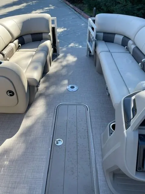 Slide: The Image of Sun Tracker SportFish 22 XP3 2025 - 76