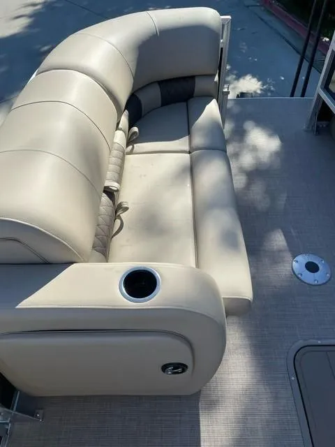 Slide: The Image of Sun Tracker SportFish 22 XP3 2025 - 77