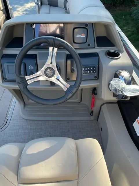 Slide: The Image of Sun Tracker SportFish 22 XP3 2025 - 78