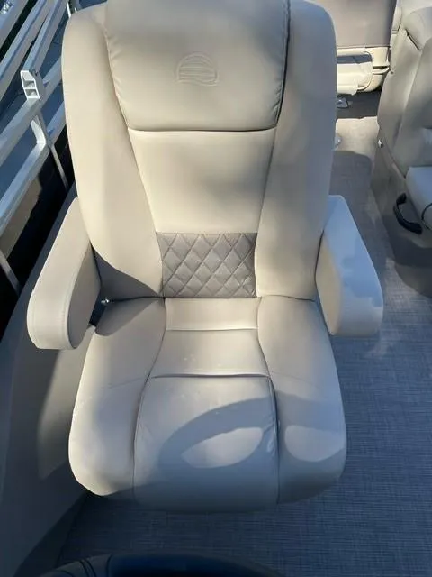 Slide: The Image of Sun Tracker SportFish 22 XP3 2025 - 79