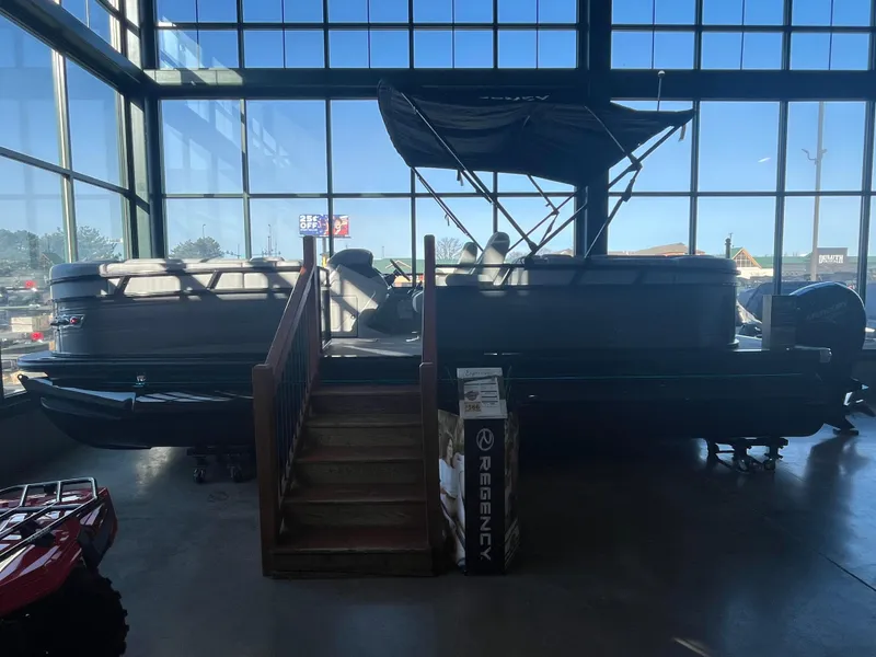 Slide: The Image of Regency 230 DL3 2025 - 77