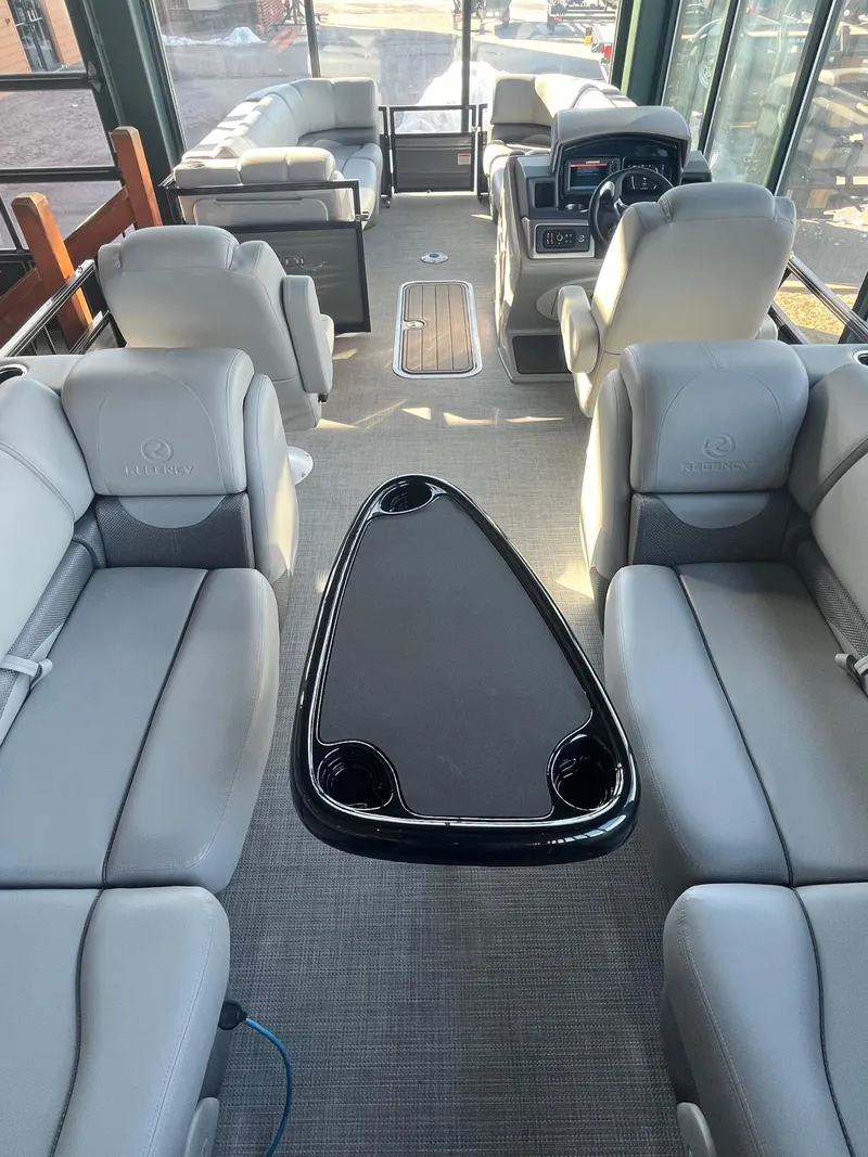 Slide: The Image of Regency 230 DL3 2025 - 78