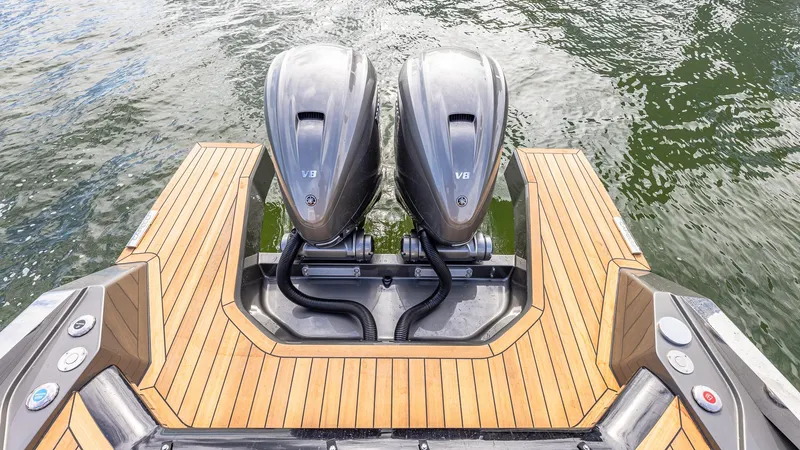 Slide: The Image of Capelli STRADIVARI 43 (2025) with dual V8 engines on teak deck. - 29