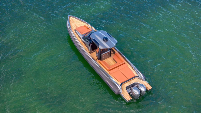 Slide: The Image of 2025 Capelli STRADIVARI 43 luxury boat on clear water. - 9