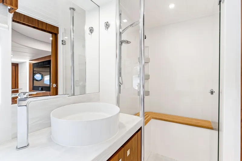 Slide: The Image of Riviera 6000 Sport Yacht 2022 - 28