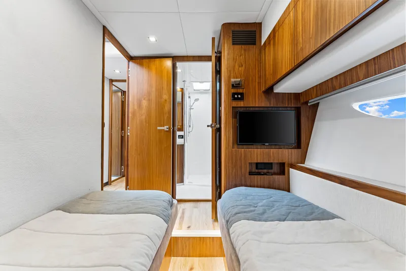 Slide: The Image of Riviera 6000 Sport Yacht 2022 - 34