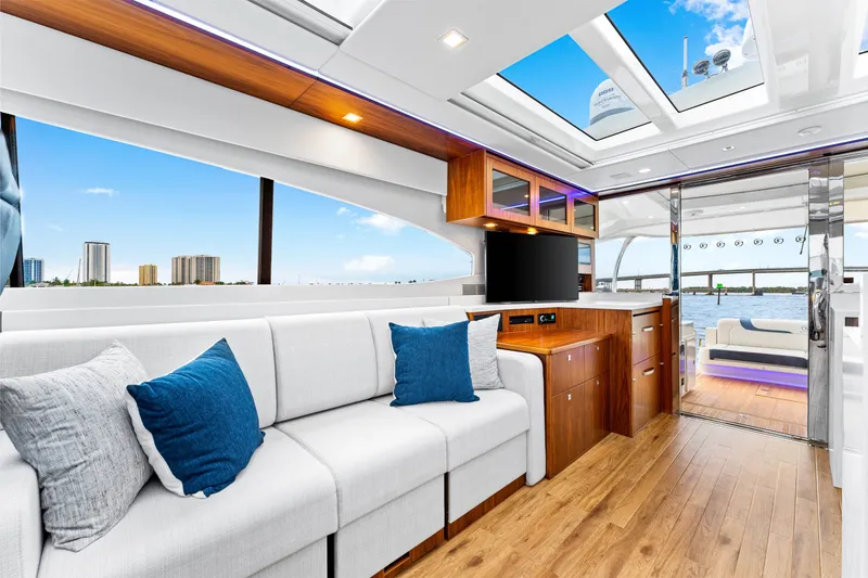Slide: The Image of Riviera 6000 Sport Yacht Platinum Edition 2022 - 14