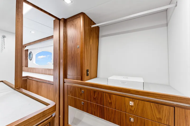 Slide: The Image of Riviera 6000 Sport Yacht Platinum Edition 2022 - 29