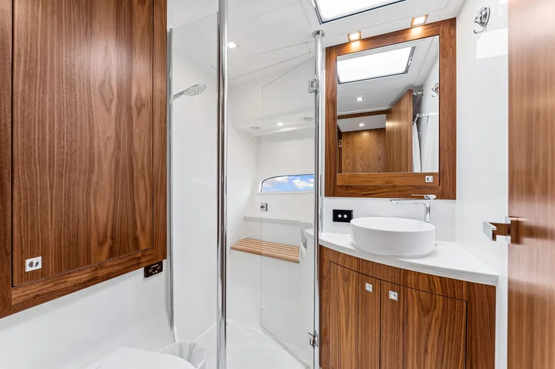 Slide: The Image of Riviera 6000 Sport Yacht Platinum Edition 2022 - 32
