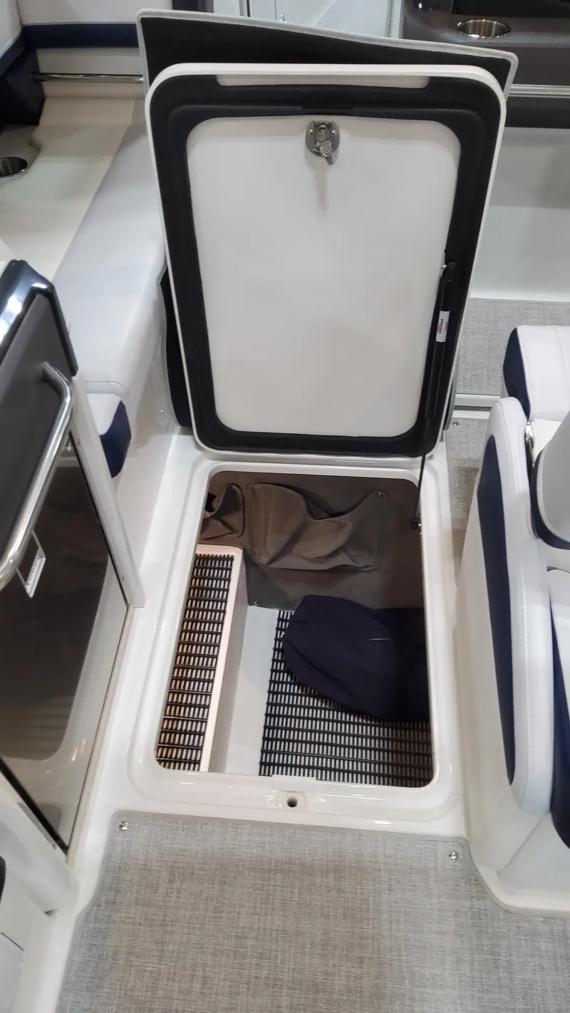 Slide: The Image of Formula 330 Crossover Bowrider I/O 2025 - 56