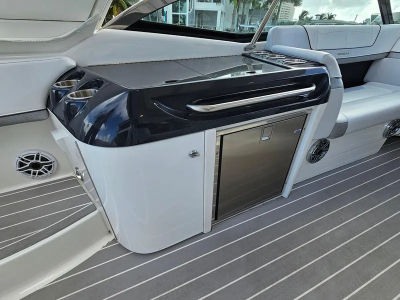 Slide: The Image of 2023 Formula 350 Crossover Bowrider interior with sleek design and modern amenities. - 21