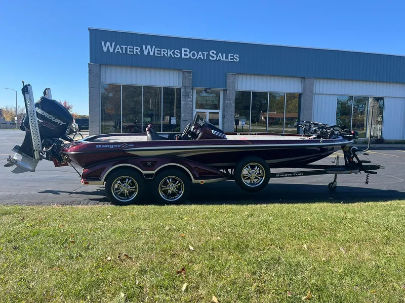 Slide: The Image of 2015 Ranger Z521 Comanche boat at Water Werks Boat Sales dealership. - 1