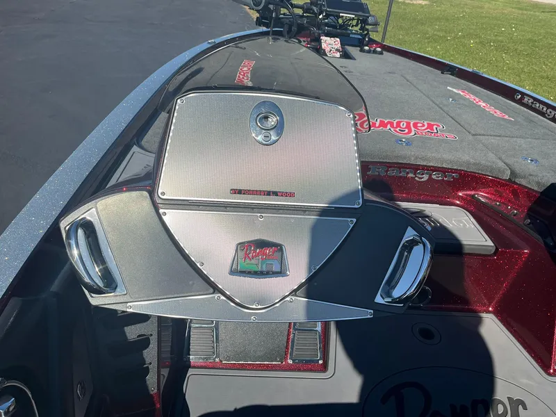 Slide: The Image of 2015 Ranger Z521 Comanche boat deck with storage compartments and logo. - 15