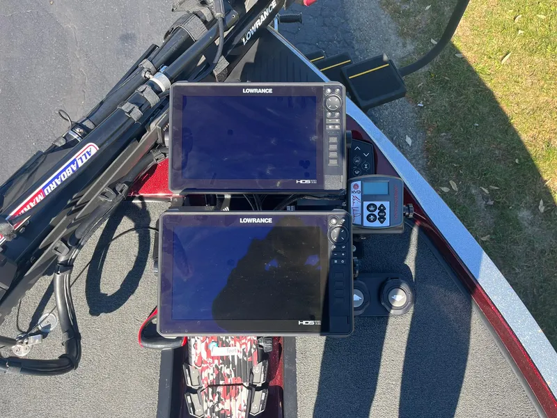 Slide: The Image of 2015 Ranger Z521 Comanche boat with dual Lowrance fish finders and trolling motor. - 19