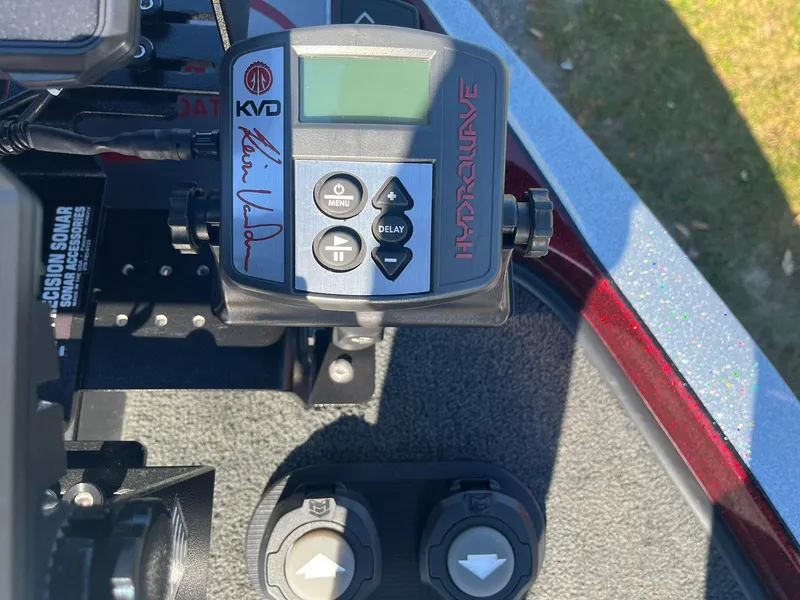 Slide: The Image of Hydrowave unit on 2015 Ranger Z521 Comanche boat dashboard, featuring control buttons and display. - 21
