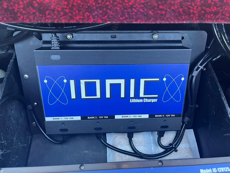 Slide: The Image of Ionic lithium charger in 2015 Ranger Z521 Comanche boat. - 29