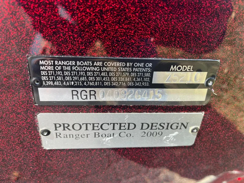 Slide: The Image of 2015 Ranger Z521 Comanche model plate with patent information and protected design label. - 33