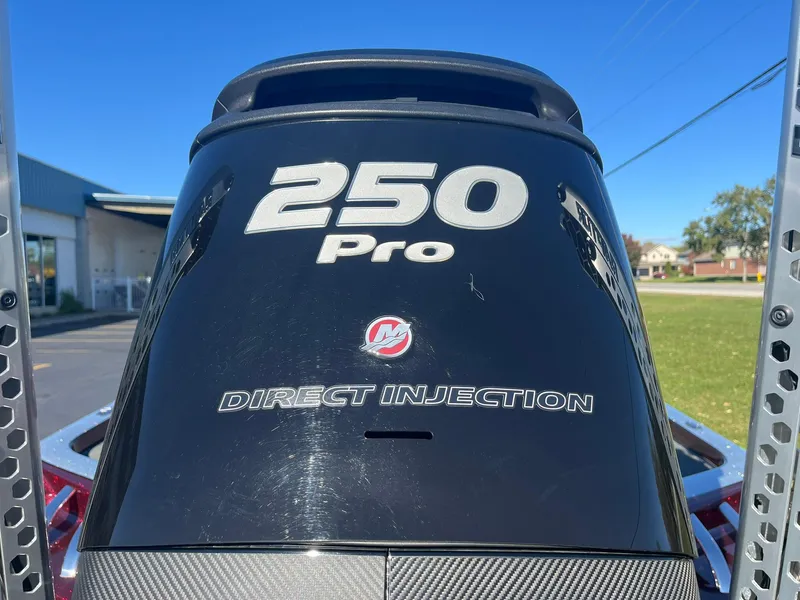 Slide: The Image of 2015 Ranger Z521 Comanche boat engine, 250 Pro Direct Injection. - 35
