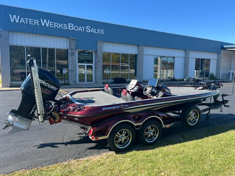 Slide: The Image of 2015 Ranger Z521 Comanche boat at Water Werks Boat Sales dealership. - 36