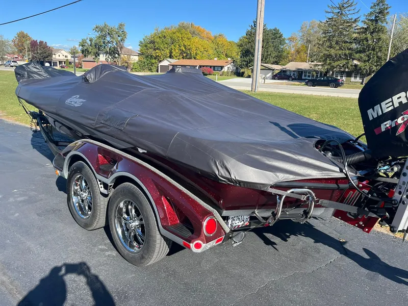 Slide: The Image of 2015 Ranger Z521 Comanche boat with cover on trailer, parked outdoors. - 38