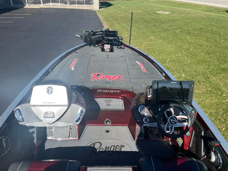 Slide: The Image of 2015 Ranger Z521 Comanche boat interior with steering wheel and electronic equipment. - 7