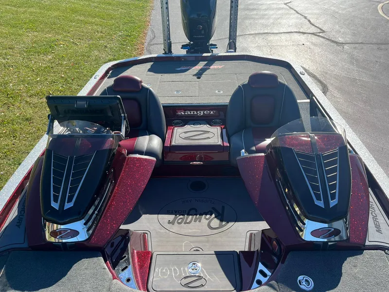 Slide: The Image of 2015 Ranger Z521 Comanche boat interior with dual seats and sleek design. - 9