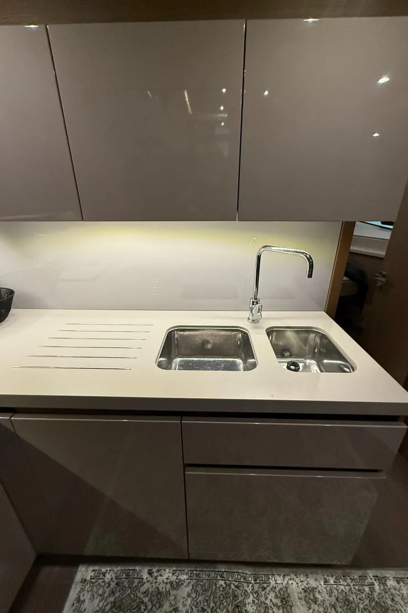 Slide: The Image of Sinks and countertops - 20