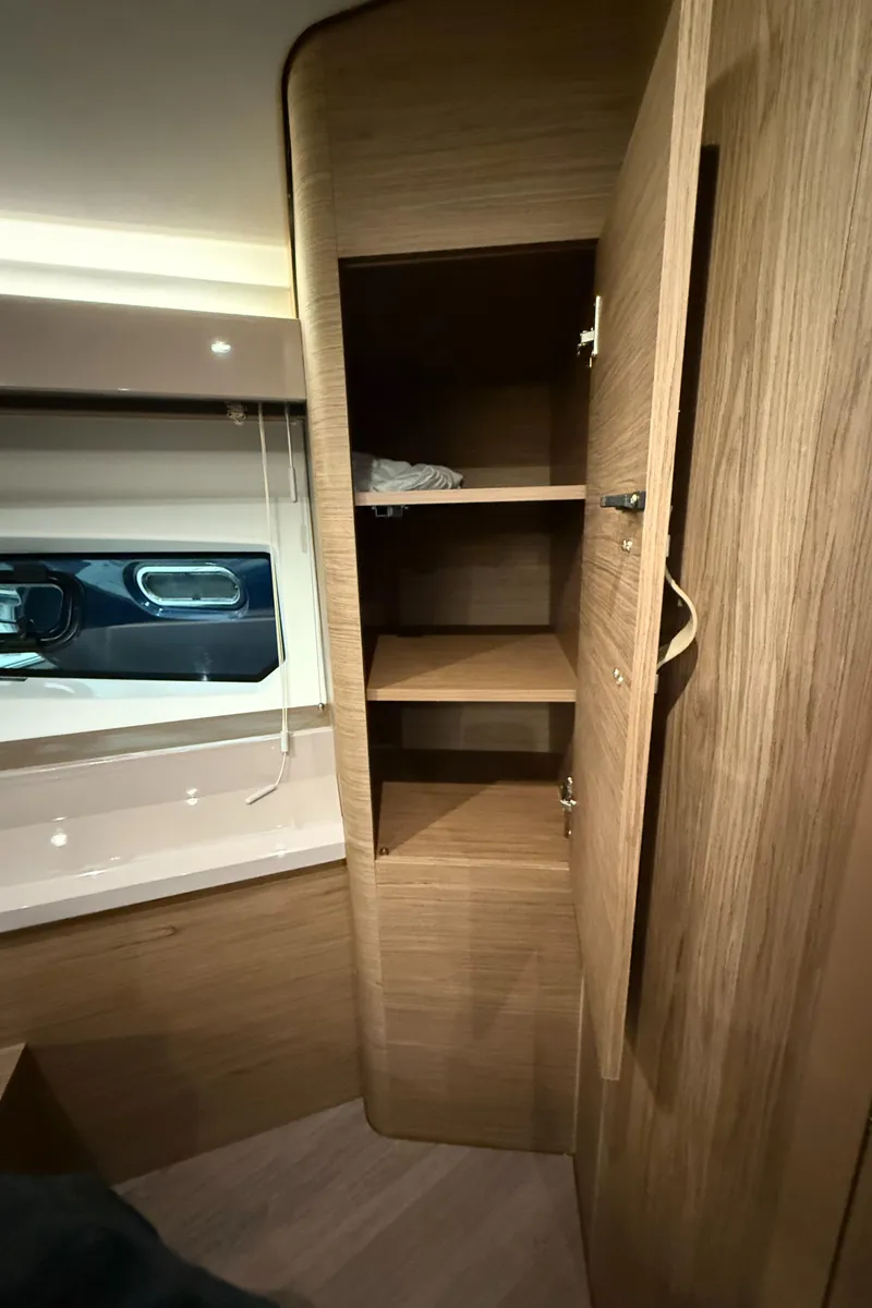 Slide: The Image of Master closet - 35