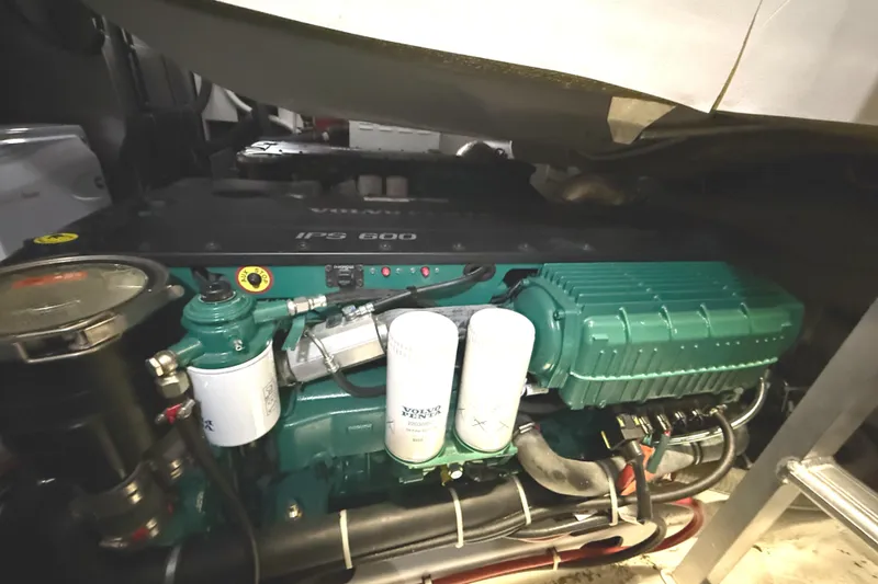 Slide: The Image of Port Volvo engine - 47