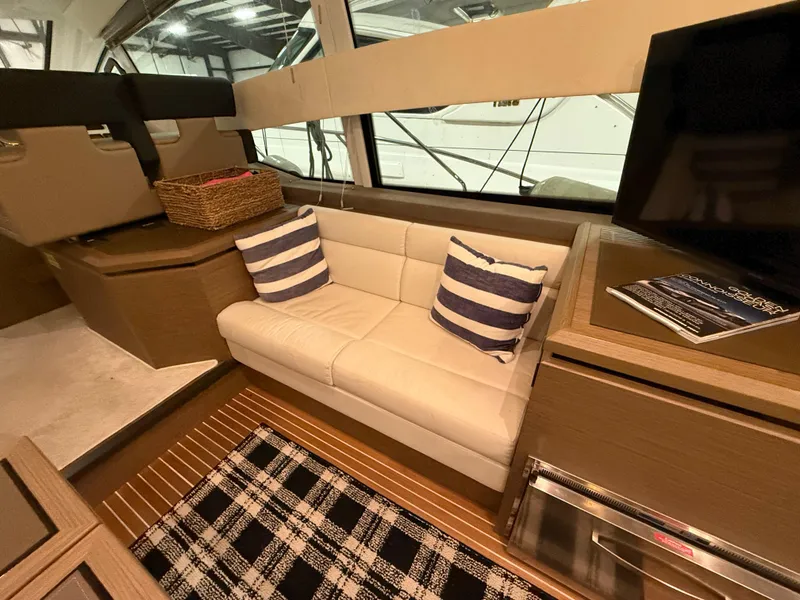 Slide: The Image of Salon Loveseat - 5