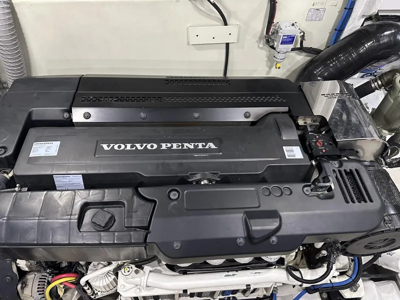 Slide: The Image of Volvo Penta engine in 2019 Galeon 650 Sky yacht. - 14