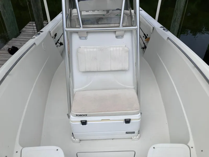 Slide: The Image of 2005 Sailfish 266 CC boat interior with seating and console. - 17