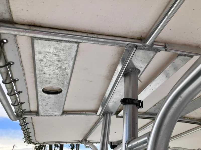 Slide: The Image of 2005 Sailfish 266 CC boat canopy and metal framework detail. - 19
