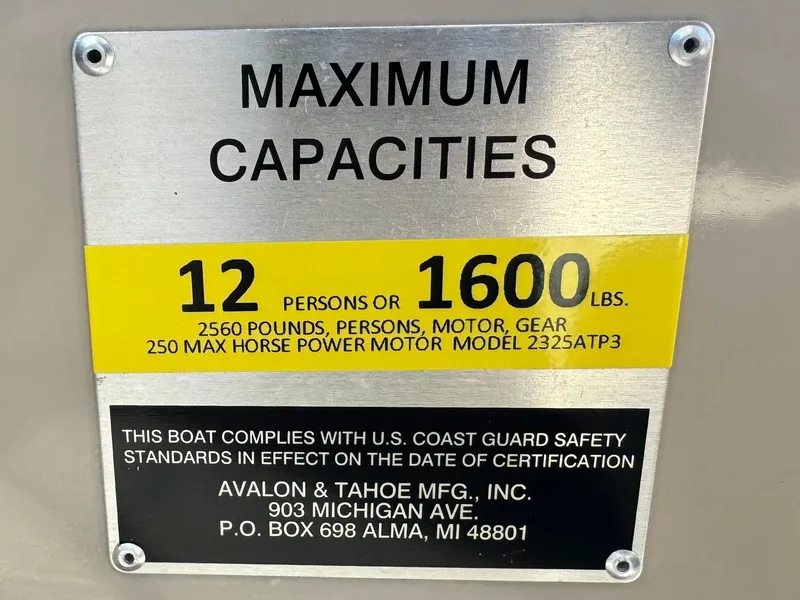 Slide: The Image of Capacity plate for 2022 Tahoe Pontoon Cascade Platinum, 12 persons or 1600 lbs. - 32