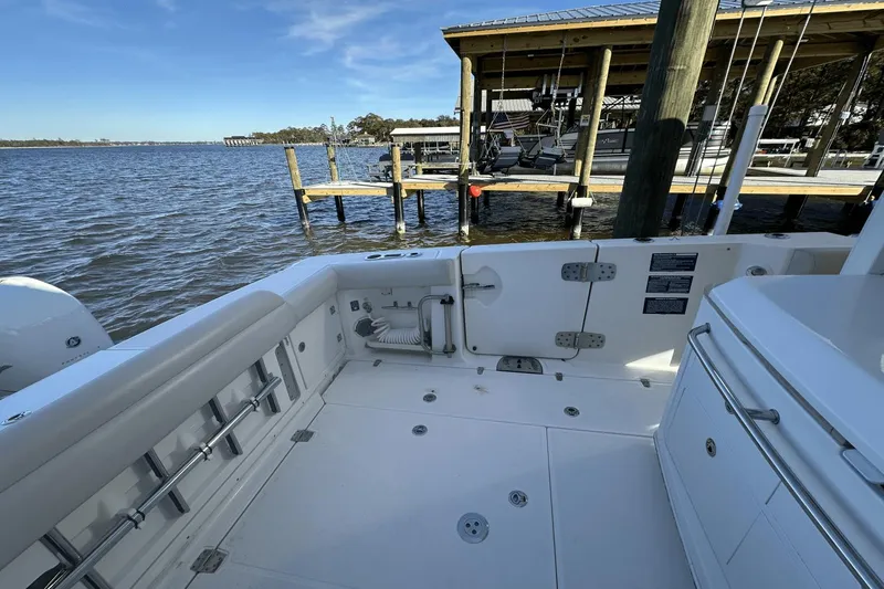 Slide: The Image of Boston Whaler 380 Outrage 2018 - 15