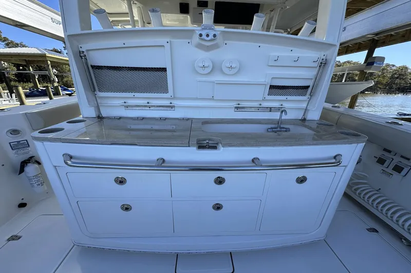 Slide: The Image of Boston Whaler 380 Outrage 2018 - 17