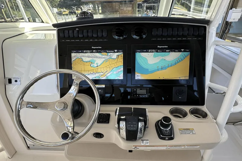 Slide: The Image of Boston Whaler 380 Outrage 2018 - 27