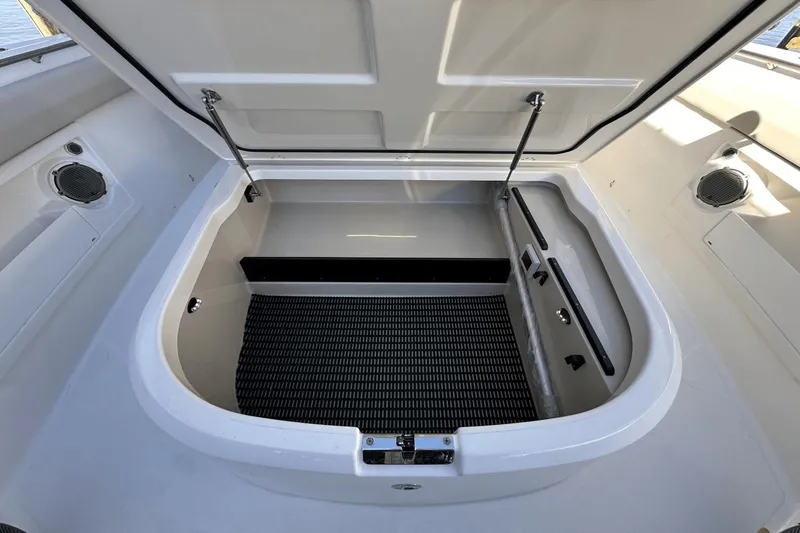 Slide: The Image of Boston Whaler 380 Outrage 2018 - 39