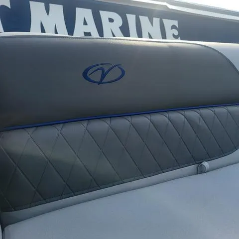 Slide: The Image of 2025 Veranda Vista Sport 20 RC boat seat with logo and quilted design. - 17