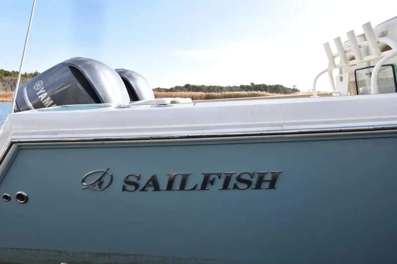 Slide: The Image of 2020 Sailfish 290 CC boat with Yamaha engines, side view. - 40