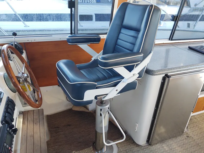 Slide: The Image of Life Savor helm seat with bolster  - 38