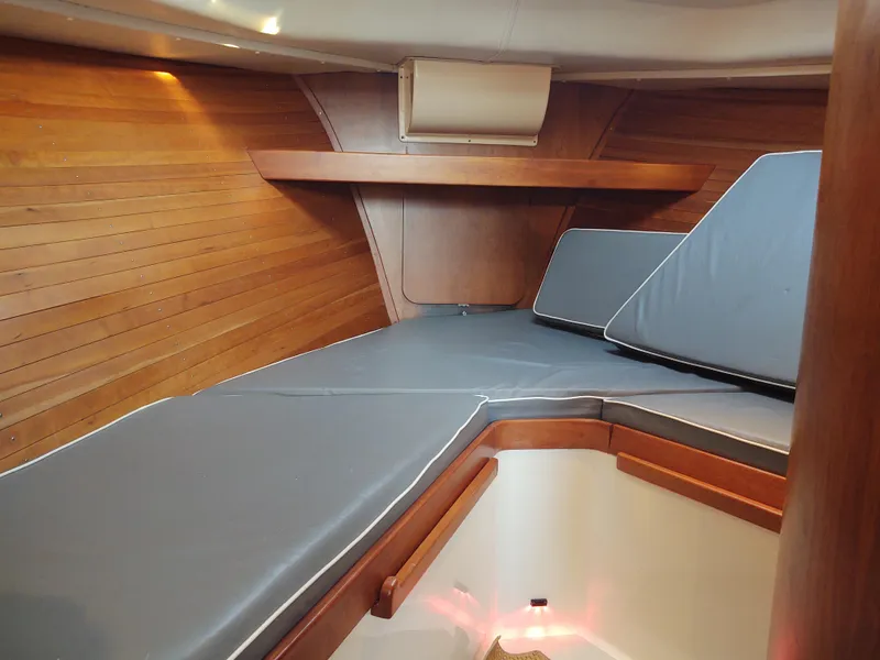 Slide: The Image of Life Savor vee berth - 39