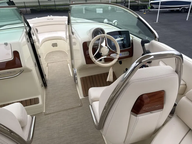 Slide: The Image of Chris-Craft Launch 28 GT 2025 - 13
