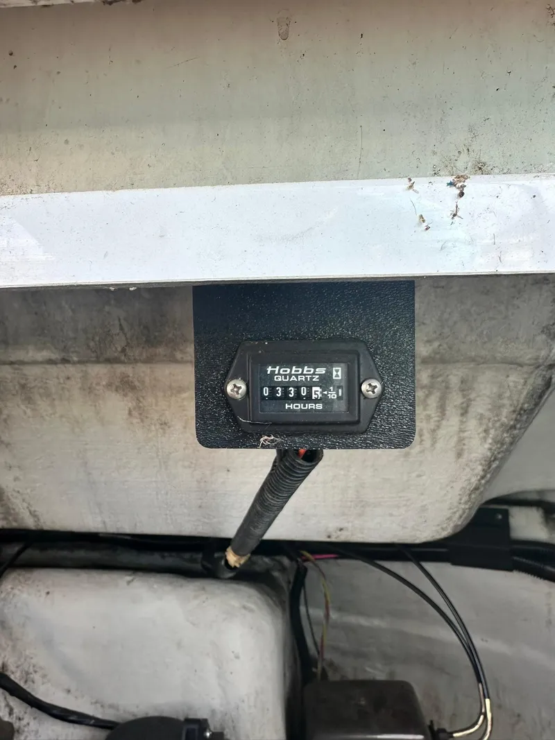 Slide: The Image of Hour meter on 1998 Cobalt 252 boat, displaying 1390.4 hours. - 13