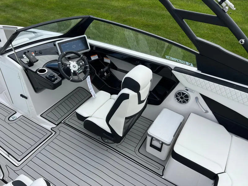 Slide: The Image of 2025 Yamaha Boats 222SE interior with sleek design, modern dashboard, and comfortable seating. - 11