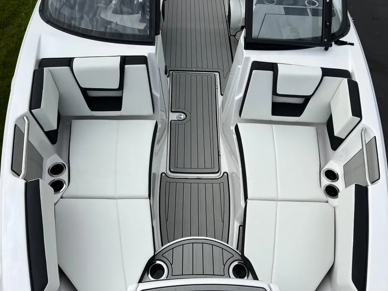 Slide: The Image of 2025 Yamaha Boats 222SE interior with sleek white seating and modern design. - 18